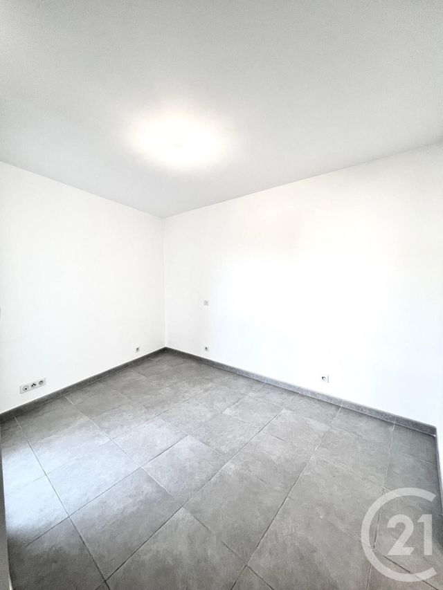 Appartement F3 à vendre - 3 pièces - 81.79 m2 - LA LONDE LES MAURES - 83 - PROVENCE-ALPES-COTE-D-AZUR - Century 21 Pavillon Or