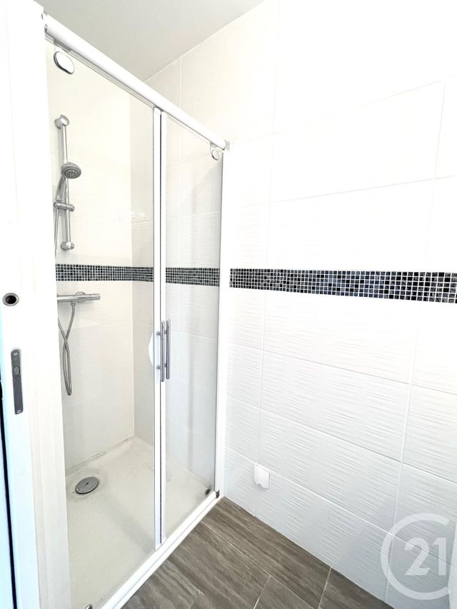 Appartement F3 à vendre - 3 pièces - 81.79 m2 - LA LONDE LES MAURES - 83 - PROVENCE-ALPES-COTE-D-AZUR - Century 21 Pavillon Or