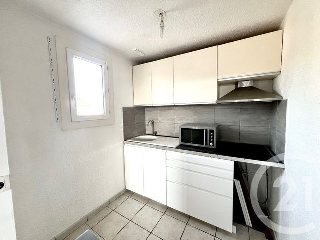 Appartement F5 à vendre - 5 pièces - 80.64 m2 - LA LONDE LES MAURES - 83 - PROVENCE-ALPES-COTE-D-AZUR - Century 21 Pavillon Or