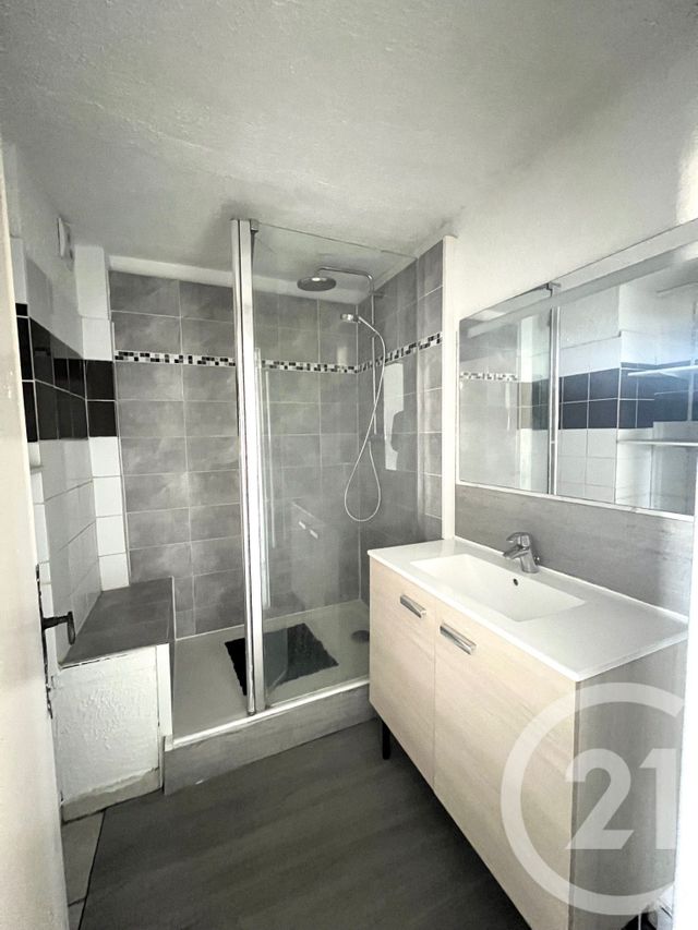 Appartement F5 à vendre - 5 pièces - 80.64 m2 - LA LONDE LES MAURES - 83 - PROVENCE-ALPES-COTE-D-AZUR - Century 21 Pavillon Or