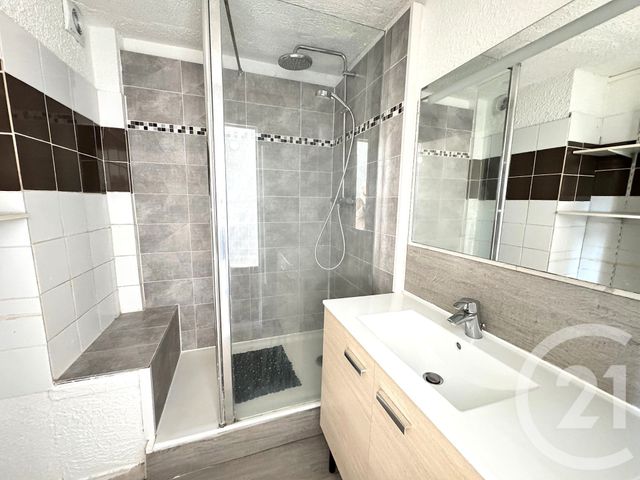 Appartement F5 à vendre - 5 pièces - 80.64 m2 - LA LONDE LES MAURES - 83 - PROVENCE-ALPES-COTE-D-AZUR - Century 21 Pavillon Or