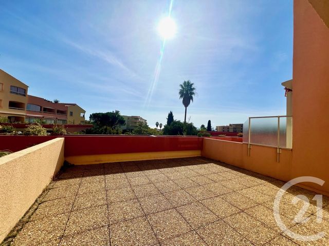 Appartement F3 à vendre - 3 pièces - 44.28 m2 - LA LONDE LES MAURES - 83 - PROVENCE-ALPES-COTE-D-AZUR - Century 21 Pavillon Or