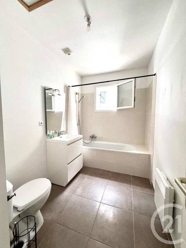 Appartement F2 à vendre - 2 pièces - 36.09 m2 - LA CRAU - 83 - PROVENCE-ALPES-COTE-D-AZUR - Century 21 Pavillon Or