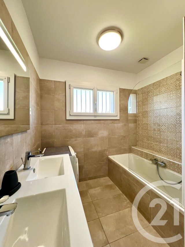 maison à vendre - 7 pièces - 184.0 m2 - LA LONDE LES MAURES - 83 - PROVENCE-ALPES-COTE-D-AZUR - Century 21 Pavillon Or