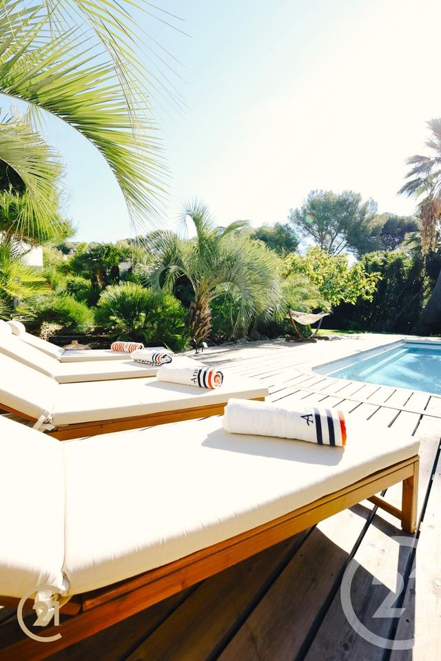 maison à vendre - 7 pièces - 196.0 m2 - LA LONDE LES MAURES - 83 - PROVENCE-ALPES-COTE-D-AZUR - Century 21 Pavillon Or