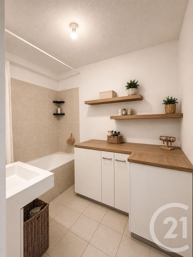 Appartement F3 à vendre - 3 pièces - 55.75 m2 - LA LONDE LES MAURES - 83 - PROVENCE-ALPES-COTE-D-AZUR - Century 21 Pavillon Or