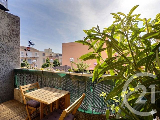 Appartement F3 à vendre - 3 pièces - 65.12 m2 - LA LONDE LES MAURES - 83 - PROVENCE-ALPES-COTE-D-AZUR - Century 21 Pavillon Or