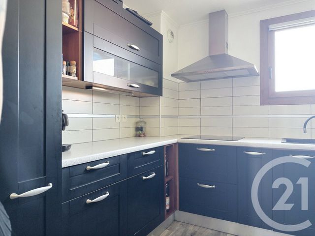 Appartement F3 à vendre - 3 pièces - 65.12 m2 - LA LONDE LES MAURES - 83 - PROVENCE-ALPES-COTE-D-AZUR - Century 21 Pavillon Or