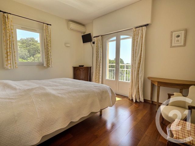 maison à vendre - 8 pièces - 252.52 m2 - LA LONDE LES MAURES - 83 - PROVENCE-ALPES-COTE-D-AZUR - Century 21 Pavillon Or