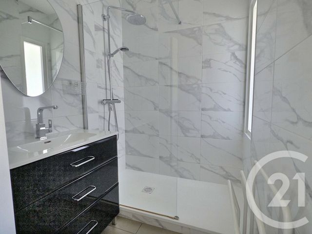 Appartement F3 à vendre - 3 pièces - 56.2 m2 - LA LONDE LES MAURES - 83 - PROVENCE-ALPES-COTE-D-AZUR - Century 21 Pavillon Or