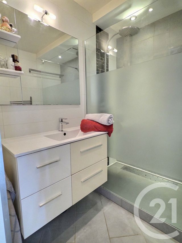 Appartement F4 à vendre - 4 pièces - 75.4 m2 - HYERES - 83 - PROVENCE-ALPES-COTE-D-AZUR - Century 21 Pavillon Or