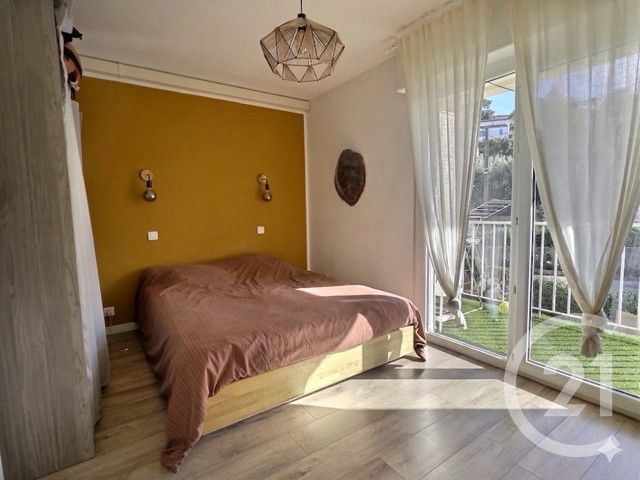 Appartement F4 à vendre - 4 pièces - 75.4 m2 - HYERES - 83 - PROVENCE-ALPES-COTE-D-AZUR - Century 21 Pavillon Or