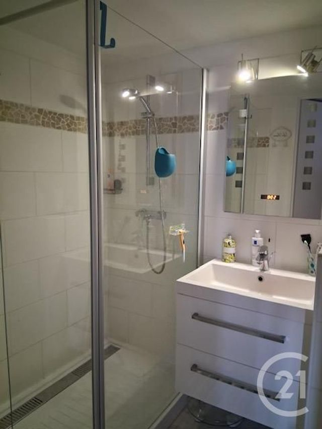 Appartement T2 à vendre - 2 pièces - 46.65 m2 - LA LONDE LES MAURES - 83 - PROVENCE-ALPES-COTE-D-AZUR - Century 21 Pavillon Or