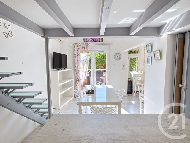 Appartement T2 à vendre - 2 pièces - 46.65 m2 - LA LONDE LES MAURES - 83 - PROVENCE-ALPES-COTE-D-AZUR - Century 21 Pavillon Or