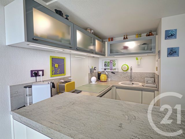 Appartement T2 à vendre - 2 pièces - 46.65 m2 - LA LONDE LES MAURES - 83 - PROVENCE-ALPES-COTE-D-AZUR - Century 21 Pavillon Or