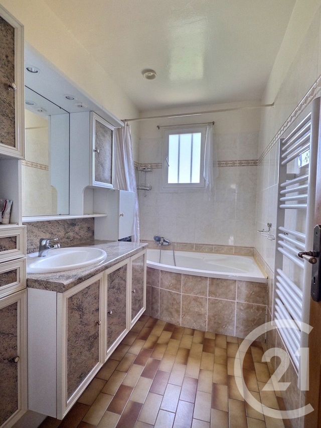 maison à vendre - 4 pièces - 84.1 m2 - LA LONDE LES MAURES - 83 - PROVENCE-ALPES-COTE-D-AZUR - Century 21 Pavillon Or