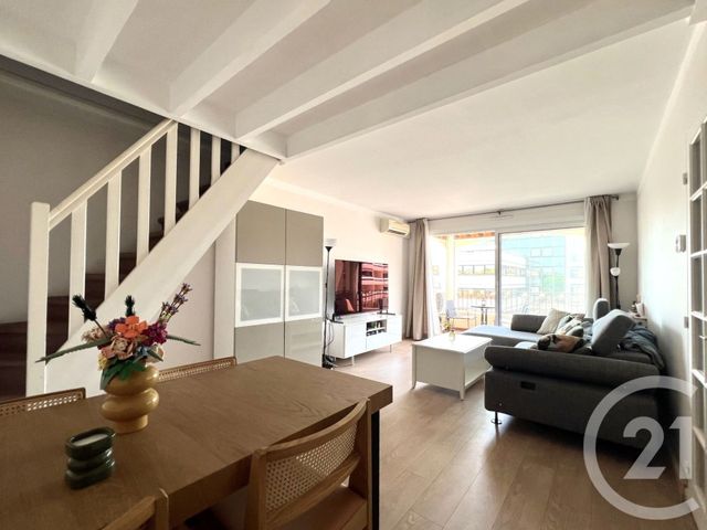 Appartement F3 à vendre - 3 pièces - 72.65 m2 - HYERES - 83 - PROVENCE-ALPES-COTE-D-AZUR - Century 21 Pavillon Or