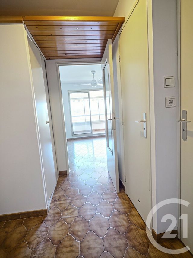 Appartement F1 à louer - 1 pièce - 22.0 m2 - LA LONDE LES MAURES - 83 - PROVENCE-ALPES-COTE-D-AZUR - Century 21 Pavillon Or