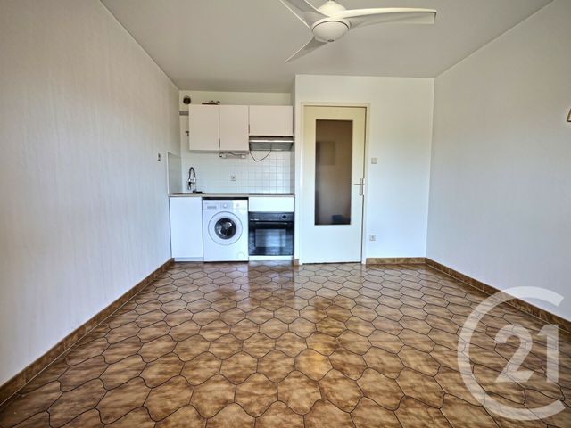 Appartement F1 à louer - 1 pièce - 22.0 m2 - LA LONDE LES MAURES - 83 - PROVENCE-ALPES-COTE-D-AZUR - Century 21 Pavillon Or
