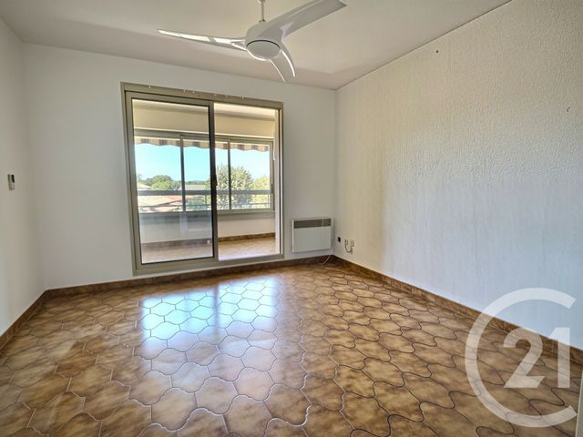 Appartement F1 à louer - 1 pièce - 22.0 m2 - LA LONDE LES MAURES - 83 - PROVENCE-ALPES-COTE-D-AZUR - Century 21 Pavillon Or