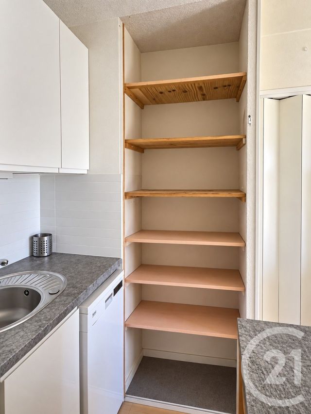 Appartement F2 à vendre - 2 pièces - 24.8 m2 - LA LONDE LES MAURES - 83 - PROVENCE-ALPES-COTE-D-AZUR - Century 21 Pavillon Or