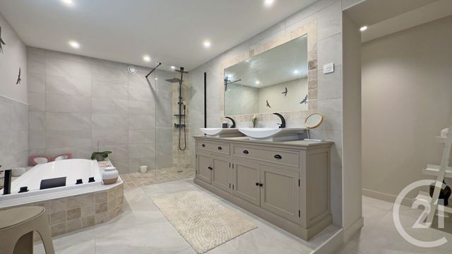 maison à vendre - 7 pièces - 235.35 m2 - LA LONDE LES MAURES - 83 - PROVENCE-ALPES-COTE-D-AZUR - Century 21 Pavillon Or