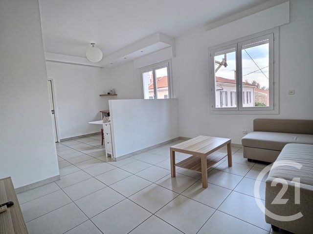 Appartement F2 à louer - 2 pièces - 40.5 m2 - LA LONDE LES MAURES - 83 - PROVENCE-ALPES-COTE-D-AZUR - Century 21 Pavillon Or