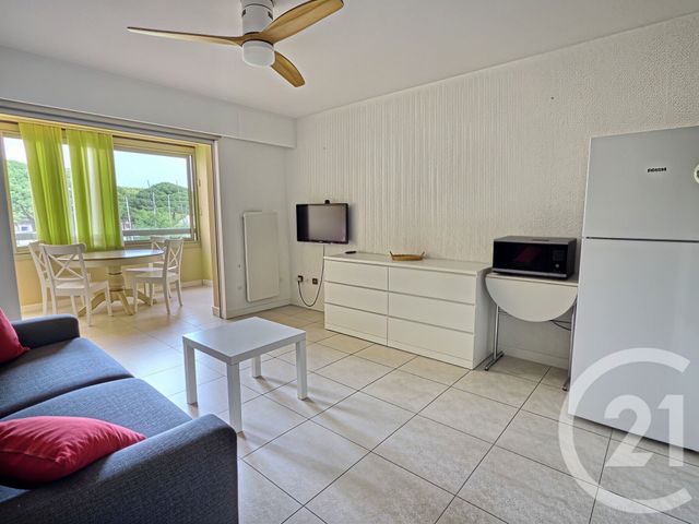 Appartement à louer - 2 pièces - 34.09 m2 - LA LONDE LES MAURES - 83 - PROVENCE-ALPES-COTE-D-AZUR - Century 21 Pavillon Or