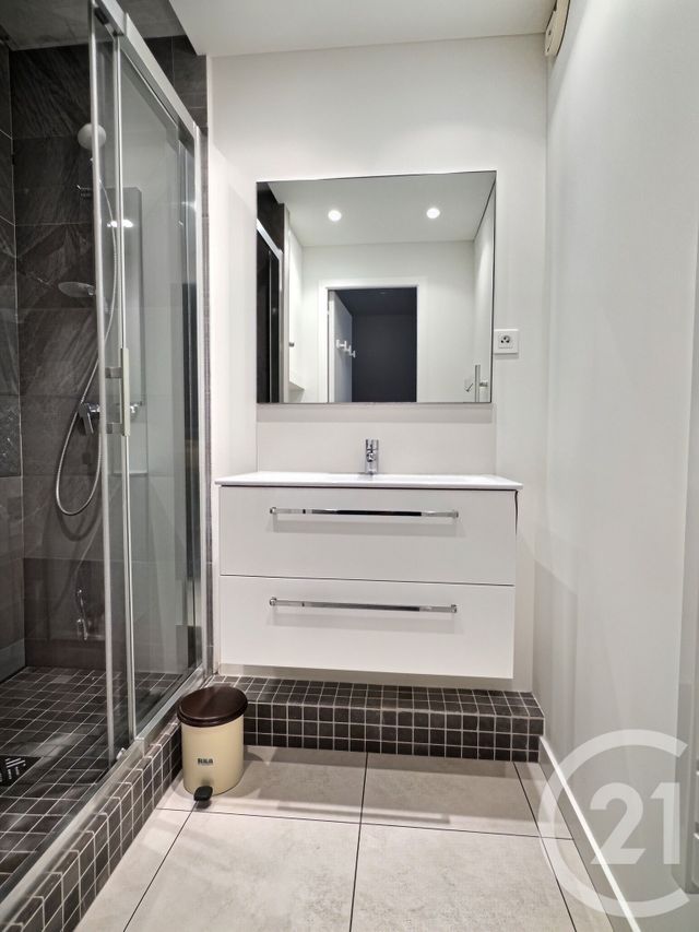 Appartement à louer - 2 pièces - 34.09 m2 - LA LONDE LES MAURES - 83 - PROVENCE-ALPES-COTE-D-AZUR - Century 21 Pavillon Or