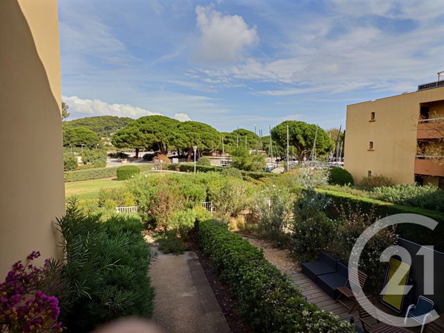 Appartement à louer - 2 pièces - 34.09 m2 - LA LONDE LES MAURES - 83 - PROVENCE-ALPES-COTE-D-AZUR - Century 21 Pavillon Or