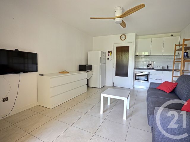 Appartement à louer - 2 pièces - 34.09 m2 - LA LONDE LES MAURES - 83 - PROVENCE-ALPES-COTE-D-AZUR - Century 21 Pavillon Or