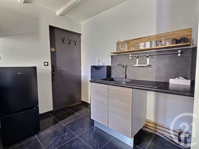 Appartement F2 à vendre - 2 pièces - 43.87 m2 - LA LONDE LES MAURES - 83 - PROVENCE-ALPES-COTE-D-AZUR - Century 21 Pavillon Or